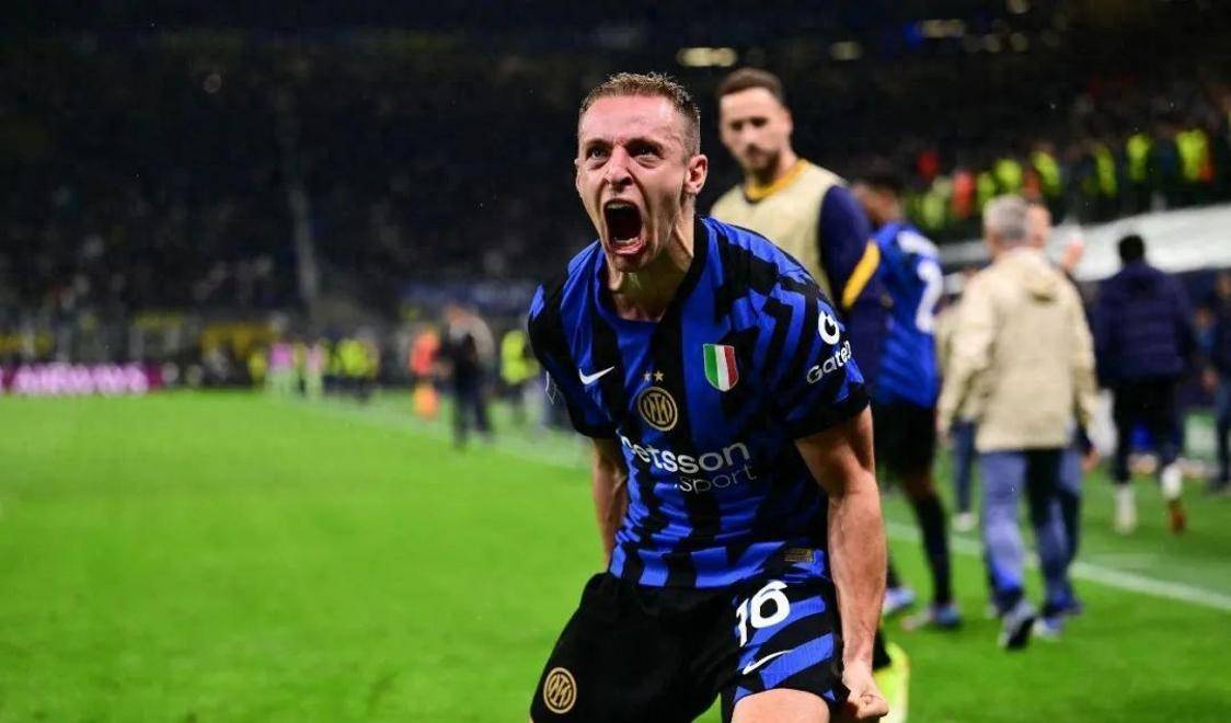 表现更是惊 表现更是惊