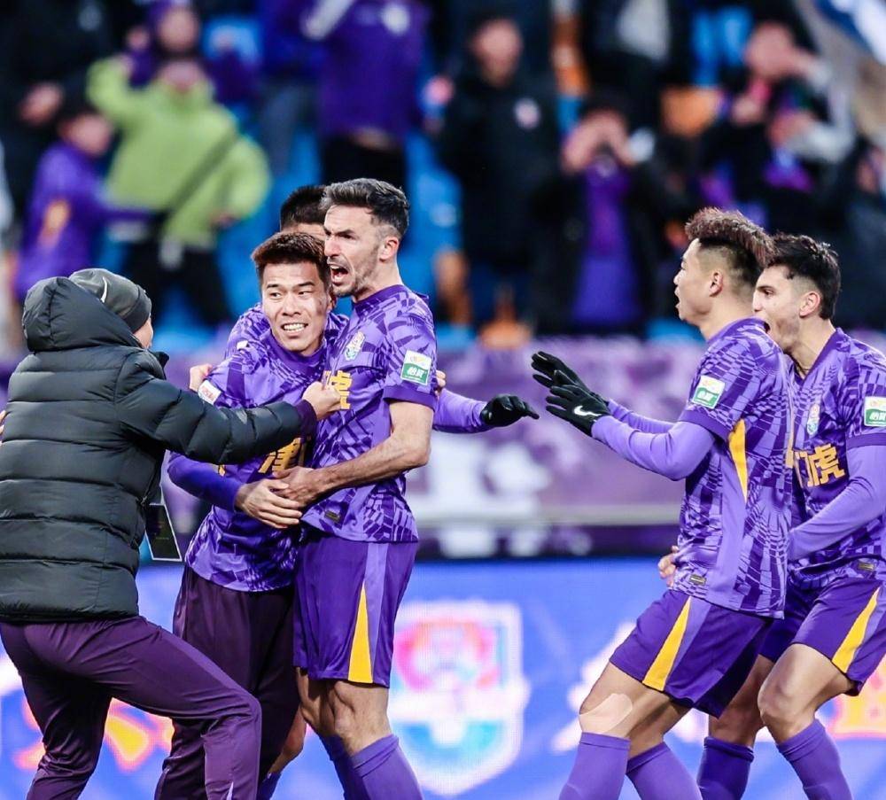 却凭借强大 却凭借强大