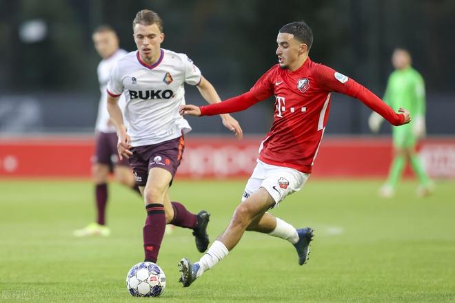 对比同位置 对比同位置